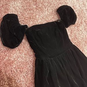 Vintage short black velvet puffy sleeve evening gown size 8